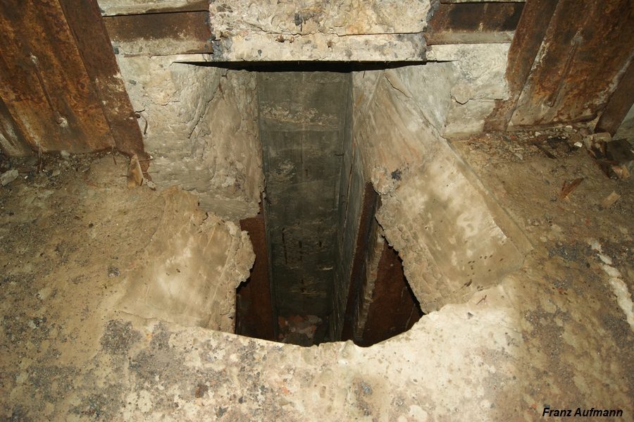 Fot. Otór technologiczny na rzutnię łusek do zbiornika, znajdującego się poniżej fundamentu schronu.