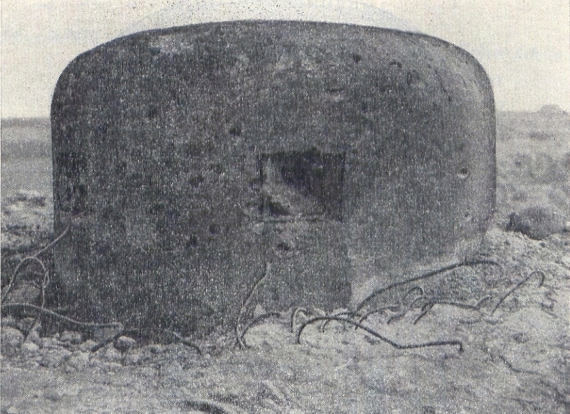 Fot. Archiwalne zdjęcie ostrzelanej kopuły bojowej schronu "D" przy starej grobli (Denkschrift über die polnische Landesbefestigung).